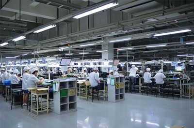 白色安全鞋 计算机行业的轻盈守护者